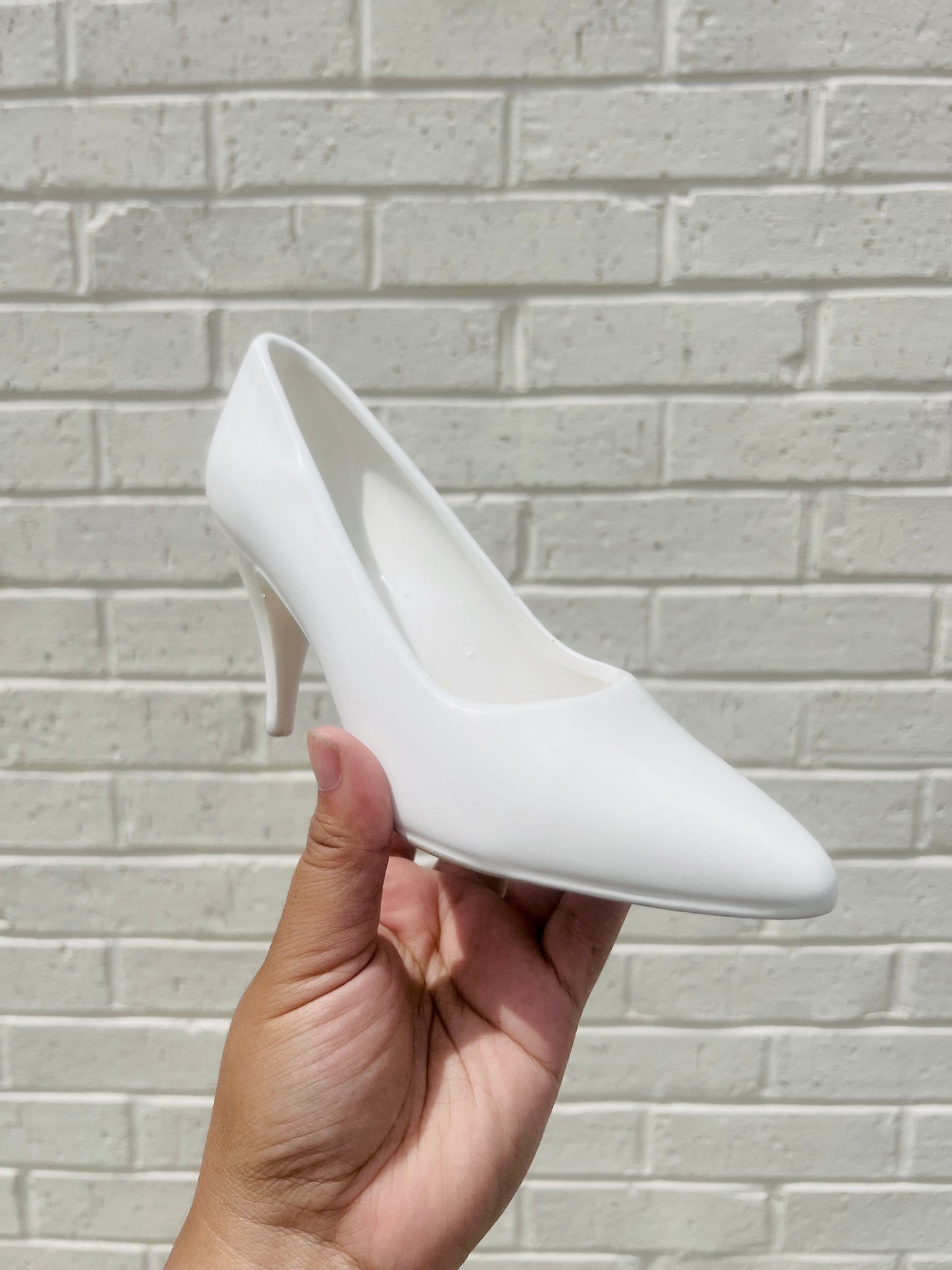 1985 Enesco White Ceramic Heel